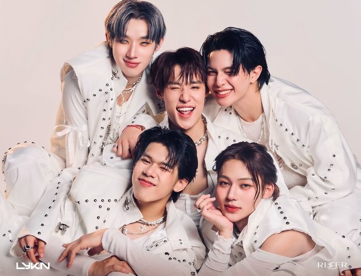 LYKN : le groupe T-pop qui conquiert le monde lykn tui nut lego william hong